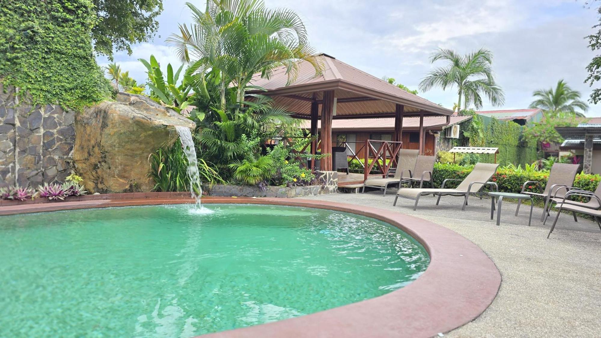 Hotel Iris Arenal La Fortuna Exterior foto